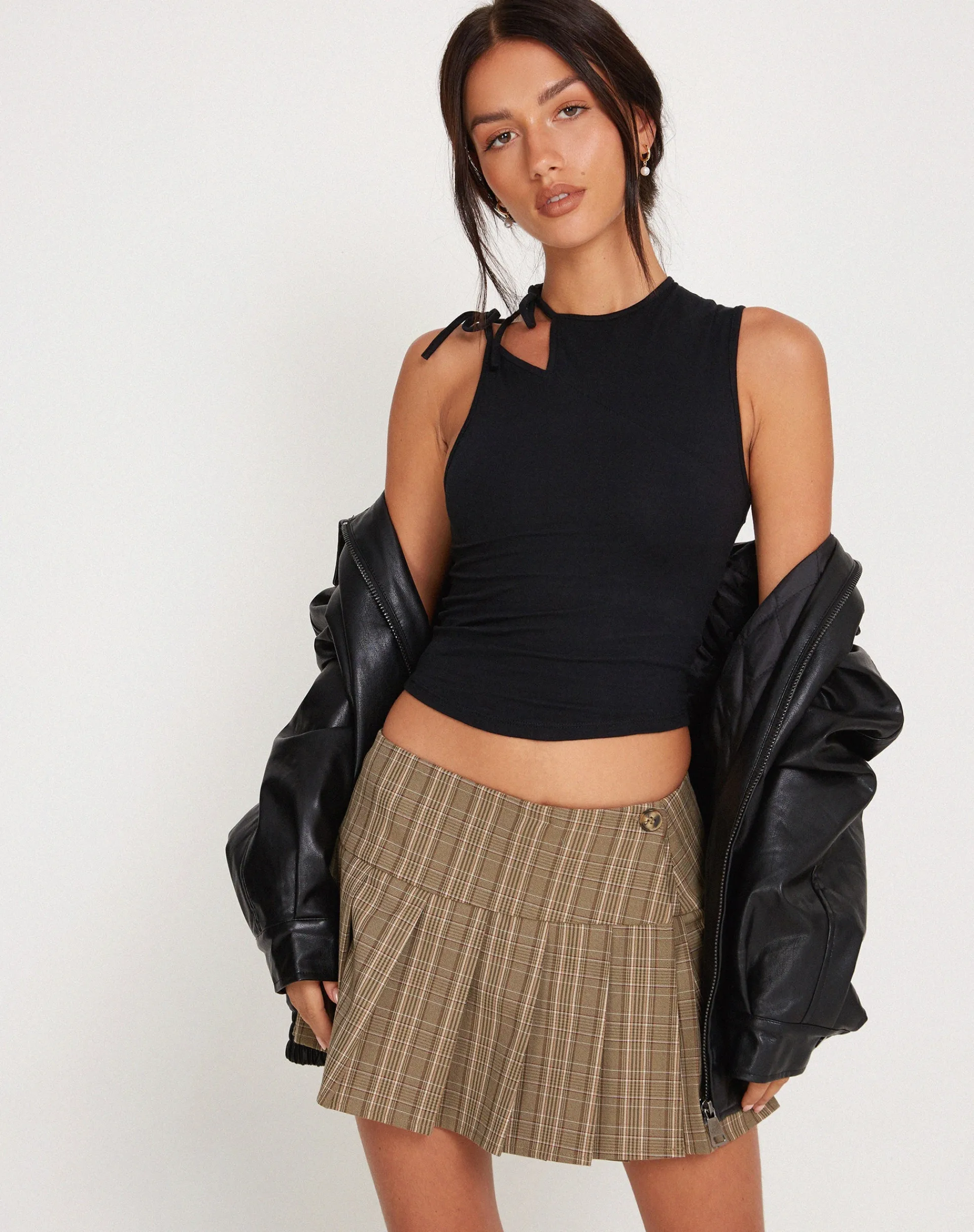 Motel Rocks Basic Tops-Iliana Top in Black